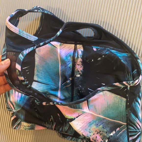 Fabletics Clara Sports Bra Size Medium Tropical Print - Picture 5 of 5